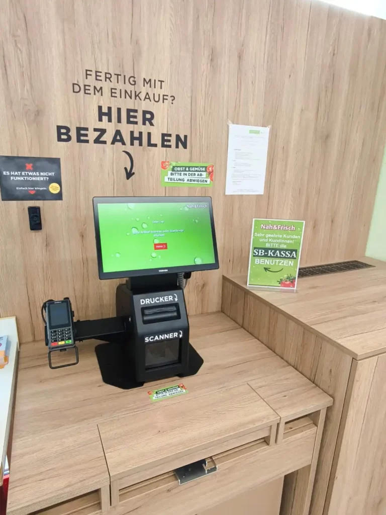 Bild: Selbstbedienungskasse im Hybridmarkt Nah & Frisch Waldzell